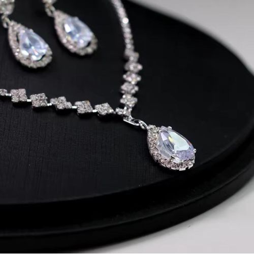 Ensemble de Bijoux en Cristal Plaqué Argent, Boucles d'Oreilles et Collier pour Soirée