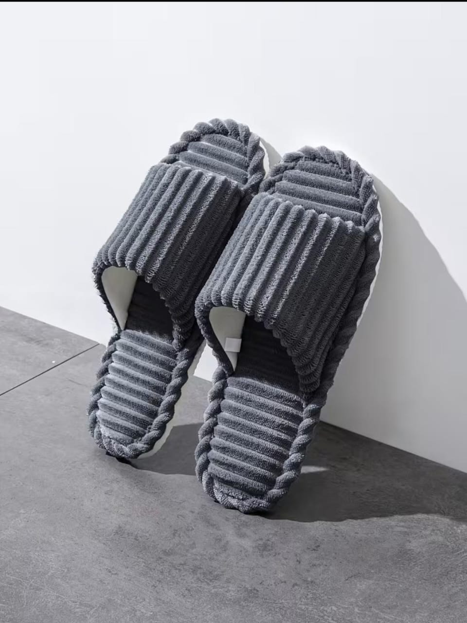 Plush slippers, soft and comfortable
