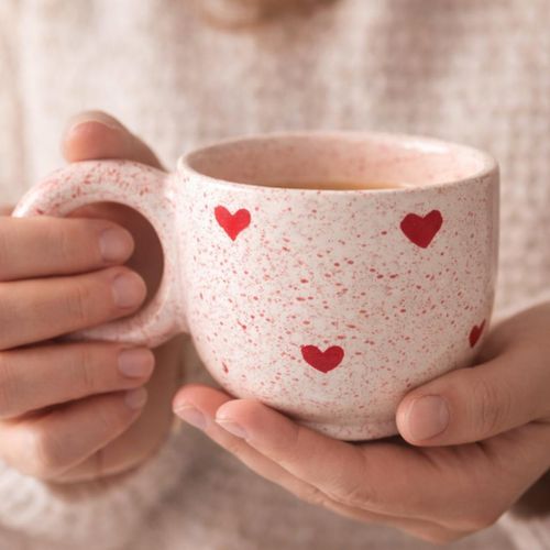 Mug en Céramique Beige avec Cœurs Rouges