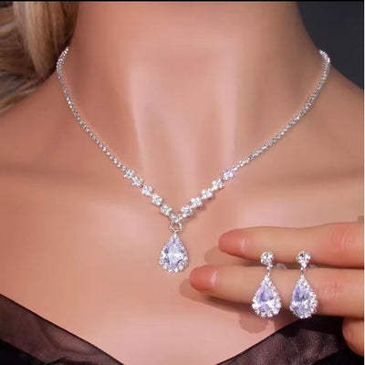 Ensemble de Bijoux en Cristal Plaqué Argent, Boucles d'Oreilles et Collier pour Soirée