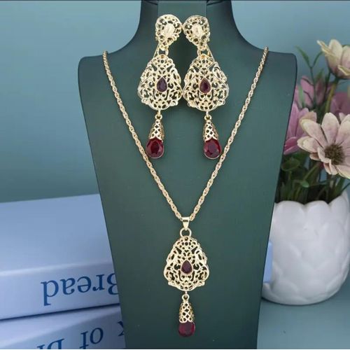 Parure de bijoux dorée femme – collier & boucles d’oreilles pierres rouges