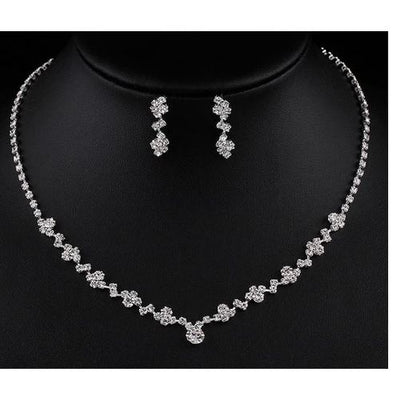 Parure de bijoux argentée en cristal – collier & boucles d’oreilles élégants
