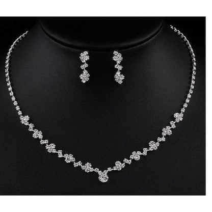 Parure de bijoux argentée en cristal – collier & boucles d’oreilles élégants