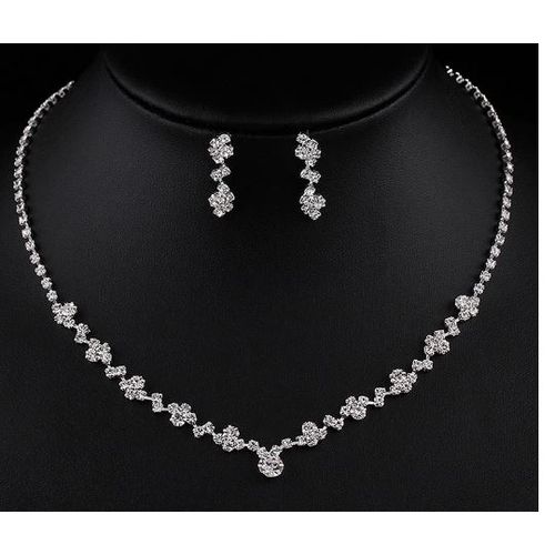 Parure de bijoux argentée en cristal – collier & boucles d’oreilles élégants