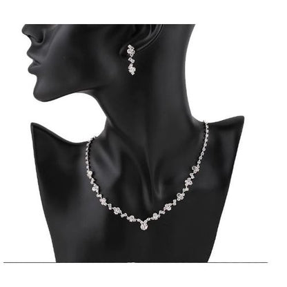 Parure de bijoux argentée en cristal – collier & boucles d’oreilles élégants