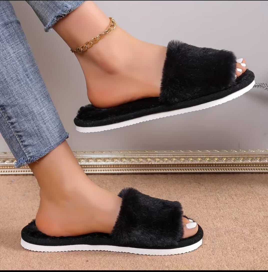 Plush slippers, soft and comfortable