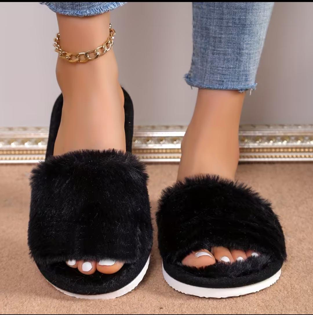 Plush slippers, soft and comfortable