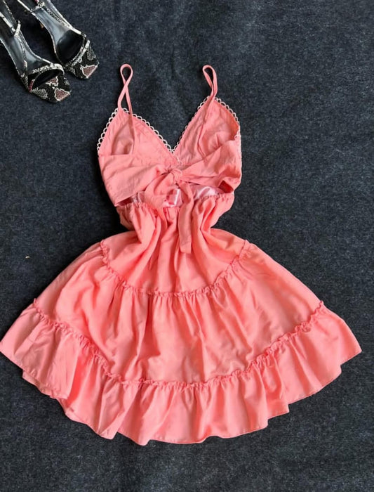 Robe Courte Rose à Bretelles – Dos Ouvert avec Nœud,
