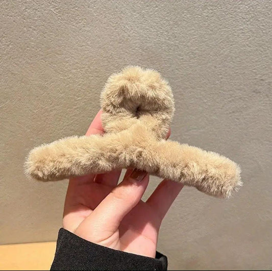 Pince à cheveux en peluche beige
