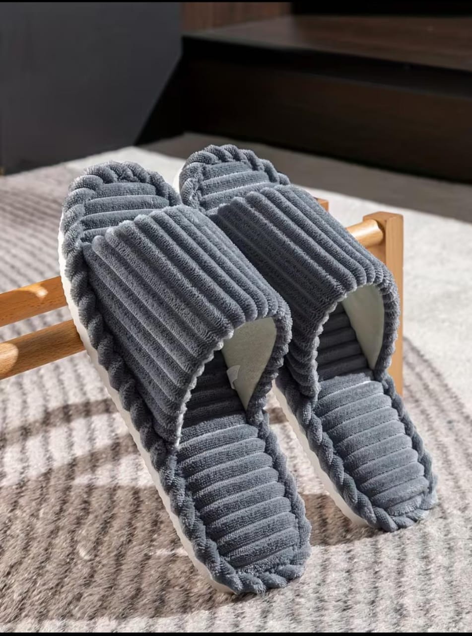 Plush slippers, soft and comfortable